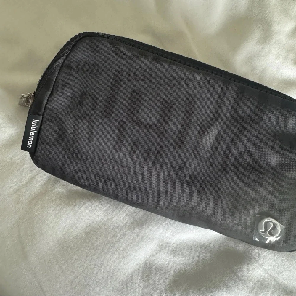 🆕🖤 Lululemon Everywhere Belt Bag Wobbly Wordmark Black